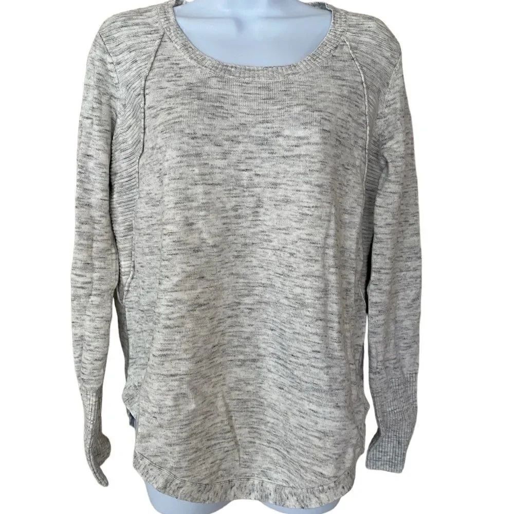 RD style women’s gray Heather crewneck sweater